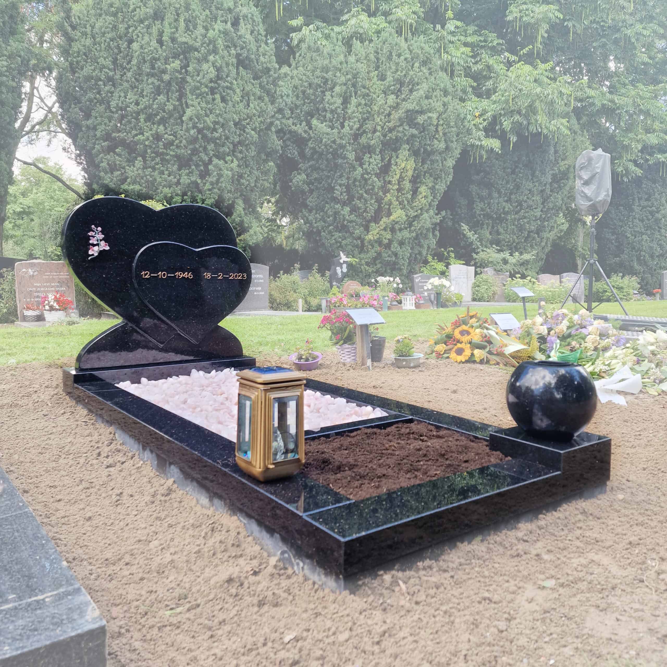Grafmonument met hartvorm