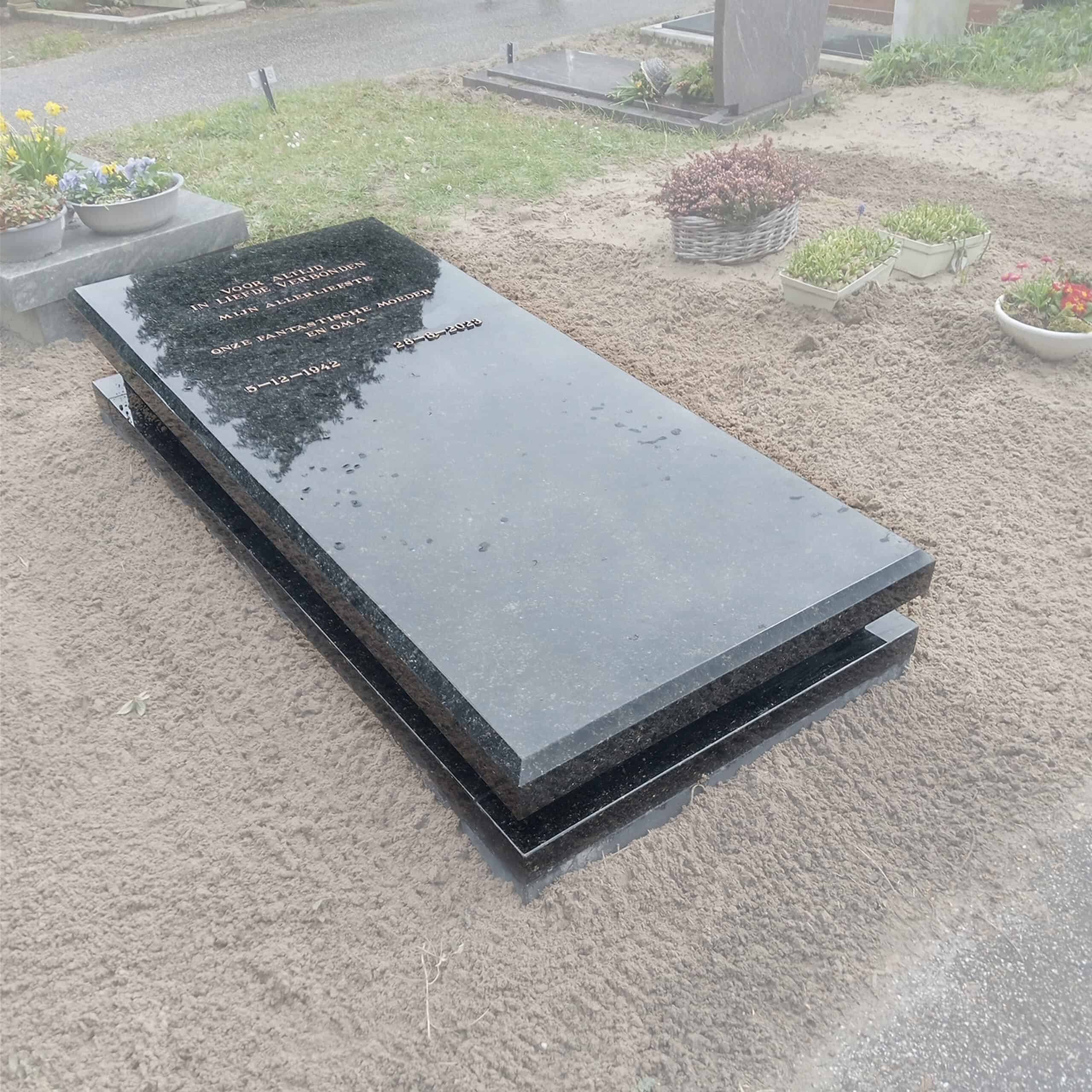 Grafmonument met brons