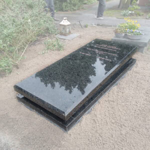 Grafmonument met brons