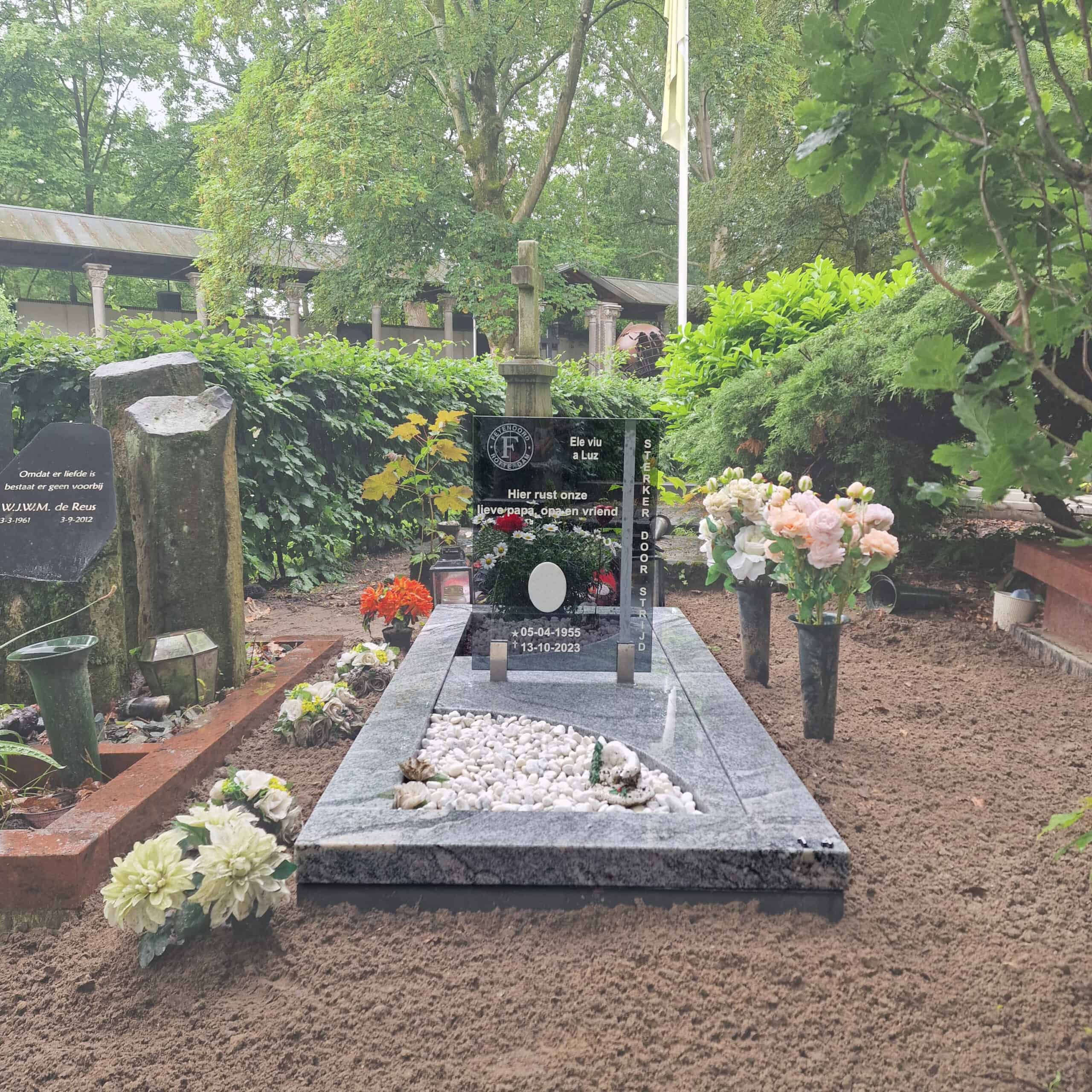 Grafmonument met glas Grafsteen met glas